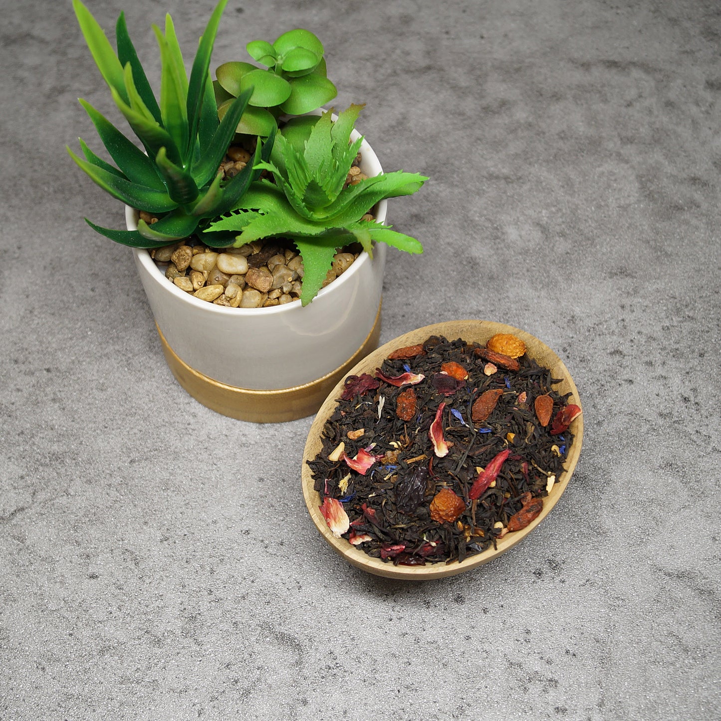 Buy black tea fruit blend with raspberry and pomegranate
