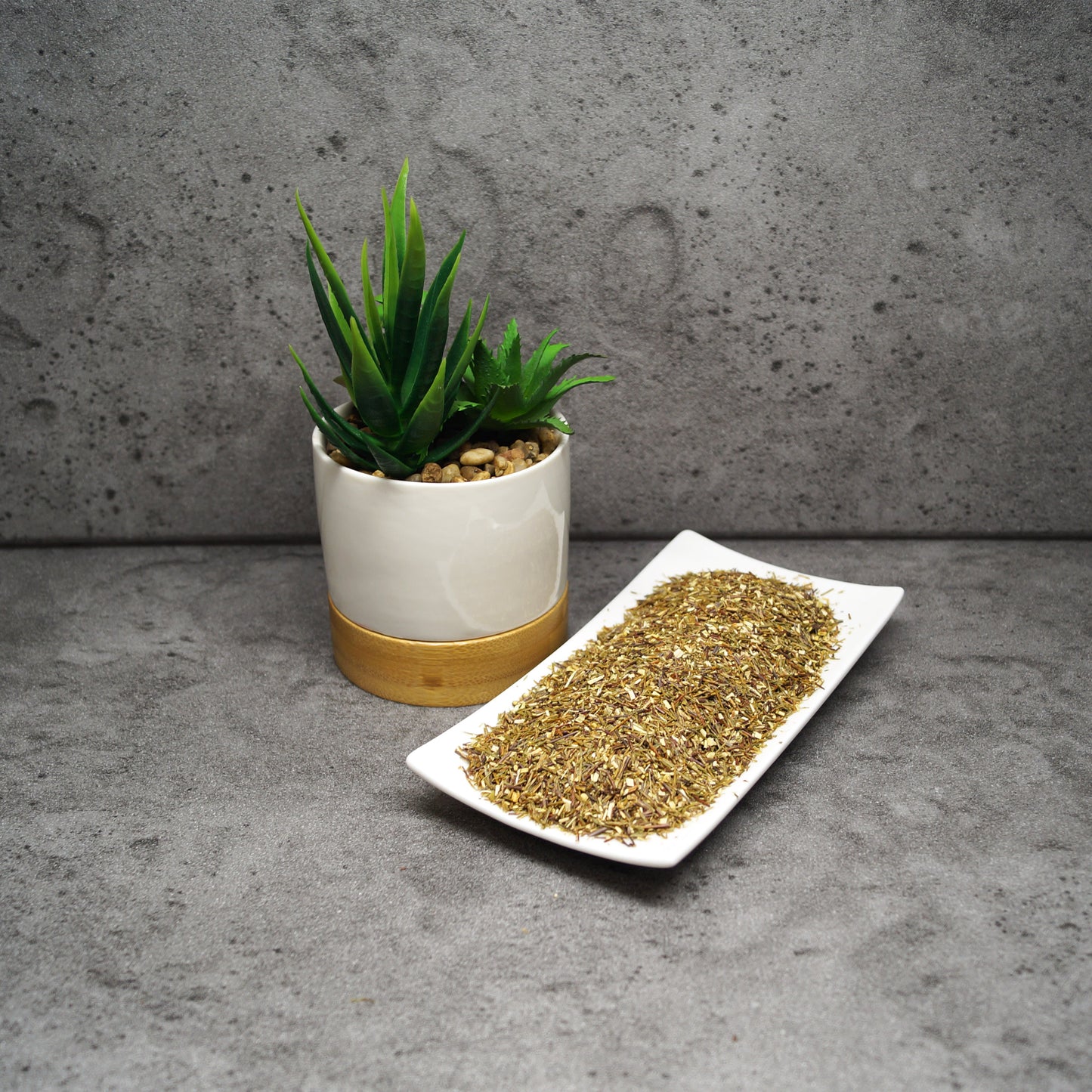 Buy fresh and caffeine-free green rooibos herbal tea for a calming, healthy brew