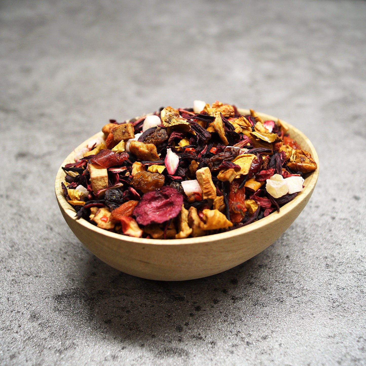 Buy now! Fruity hibiscus tea blend with pineapple, perfect for refreshing moments