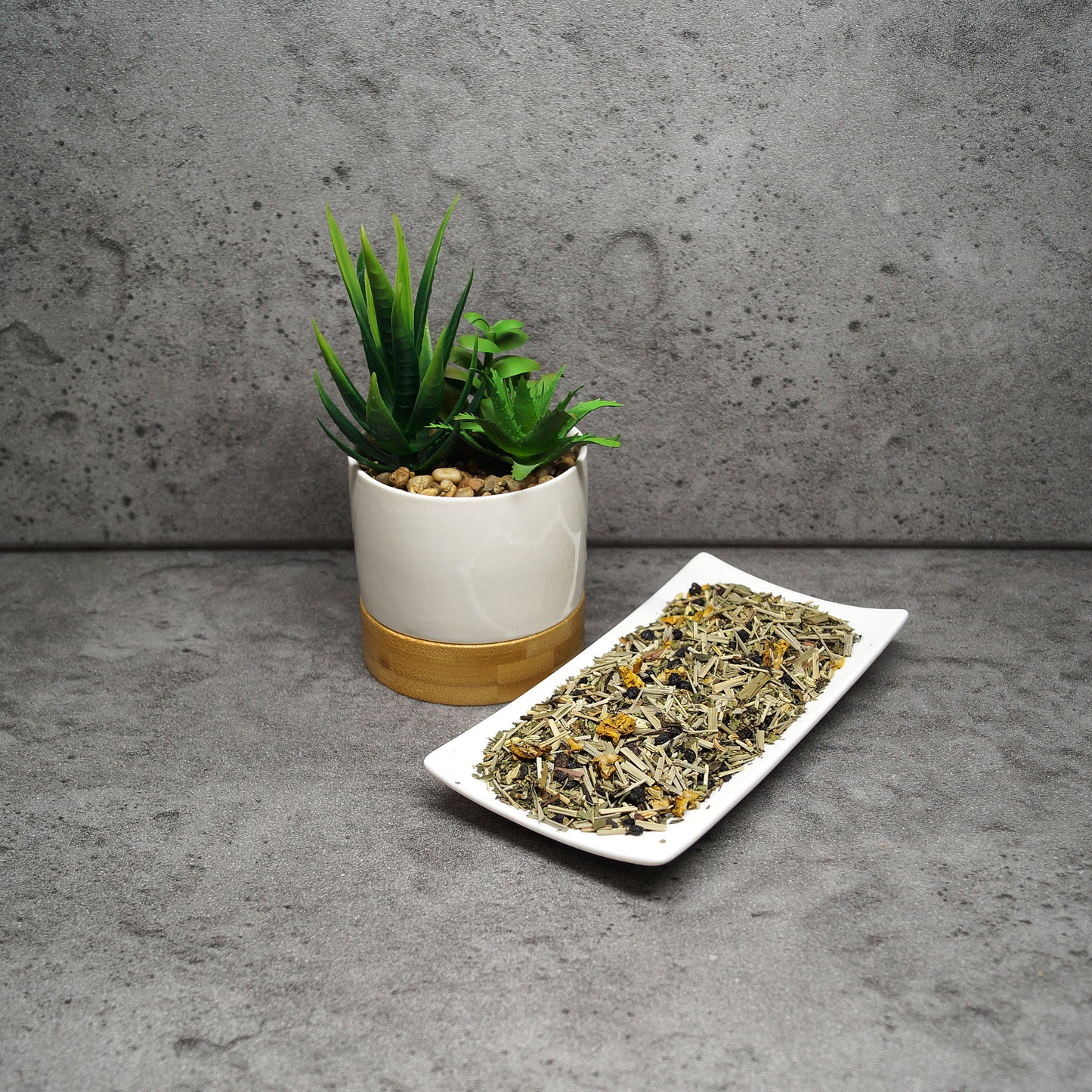 Buy Mint Breeze herbal tea with cooling peppermint and spearmint in a loose leaf blend