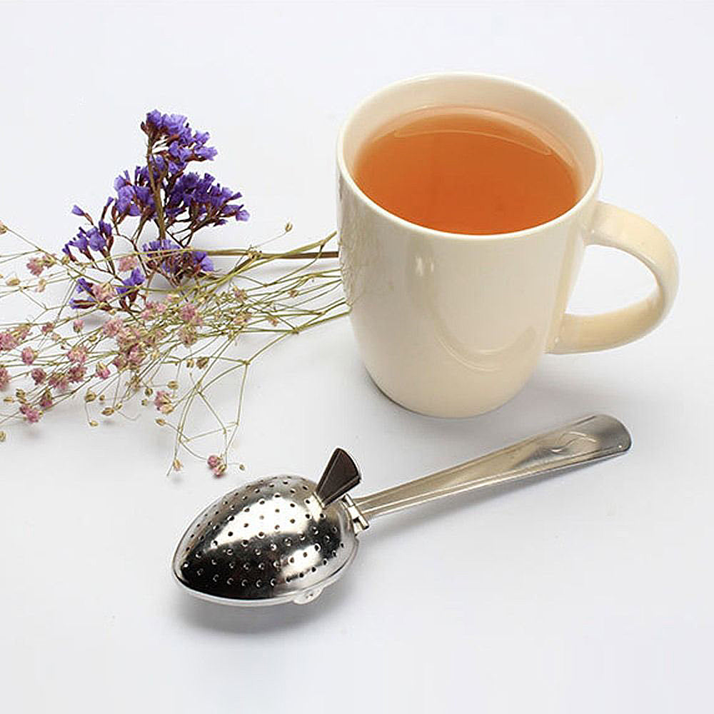 Tea gift set including loose leaf black tea and metal infuser spoon