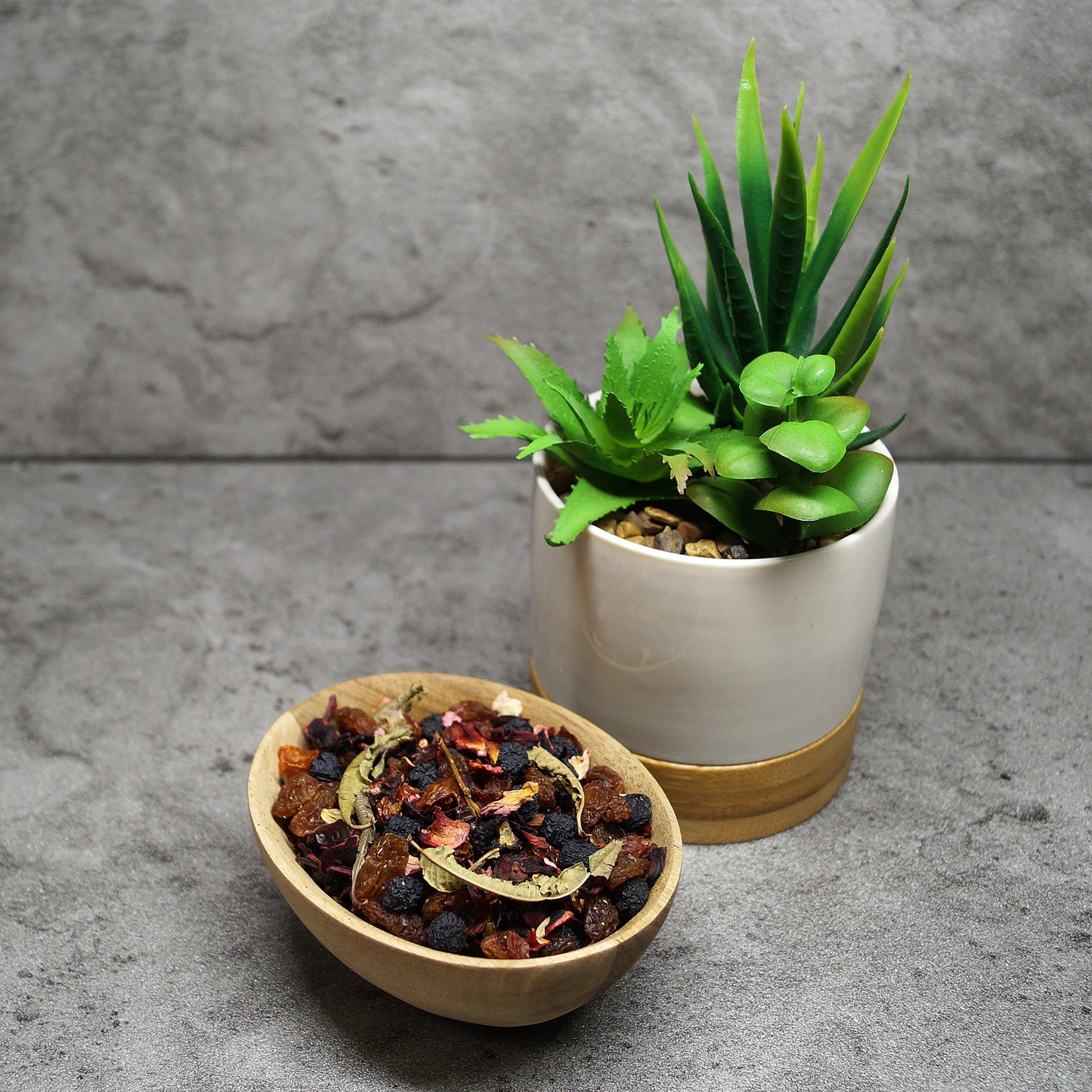 Buy organic hibiscus cassis tea with rich fruity flavor