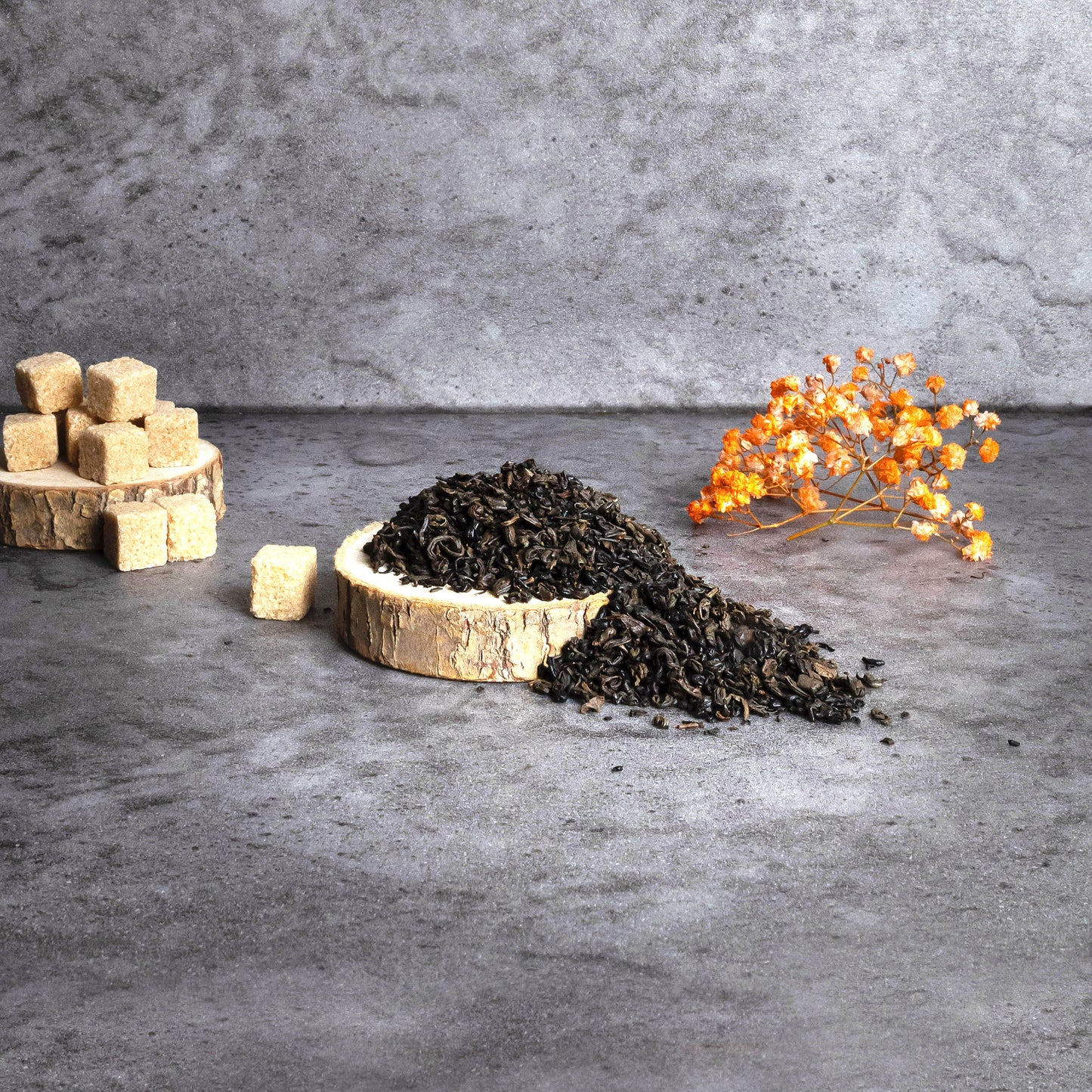 Loose China black tea gunpowder on natural wood – organic black tea