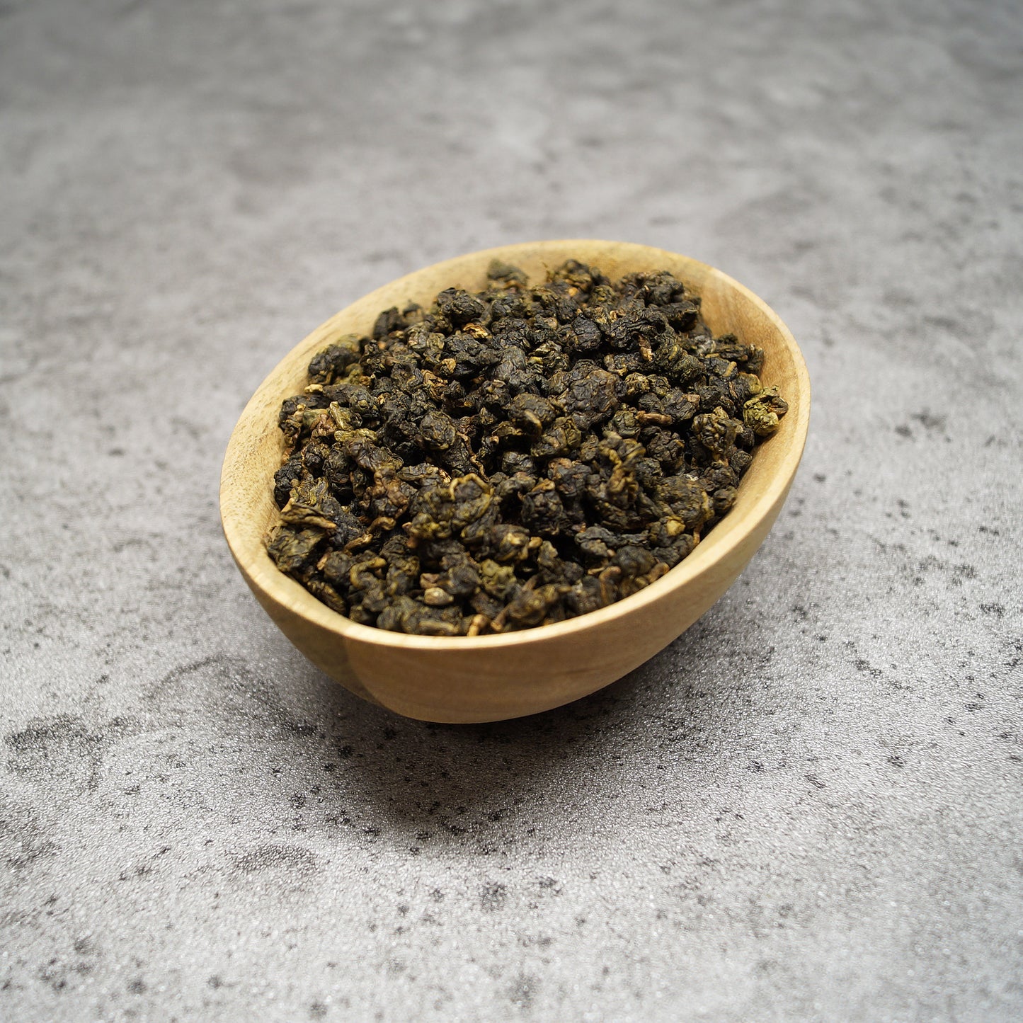 Natural Taiwanese oolong tea blended with real peach pieces