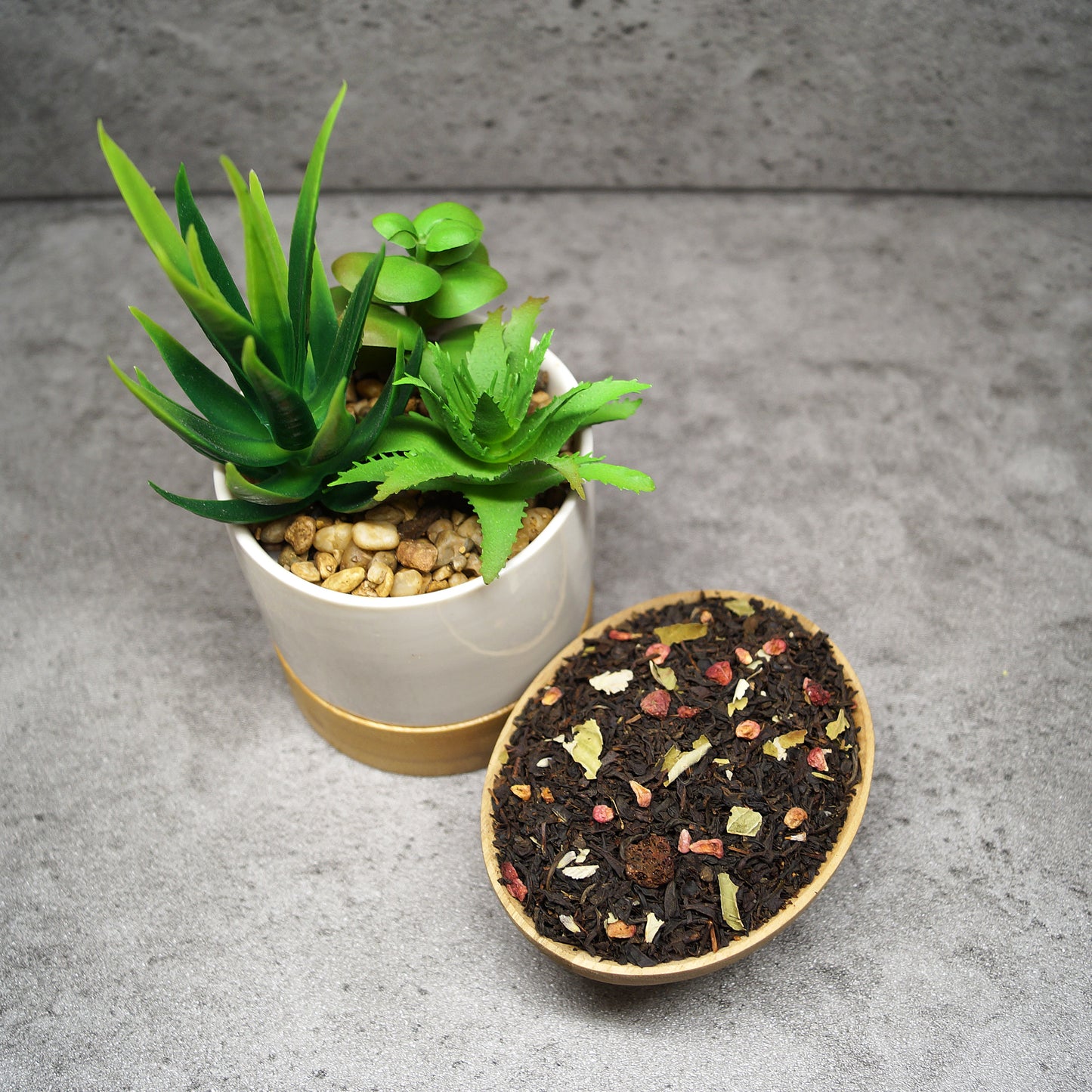 Buy raspberry lavender black tea leaves with floral and berry aroma