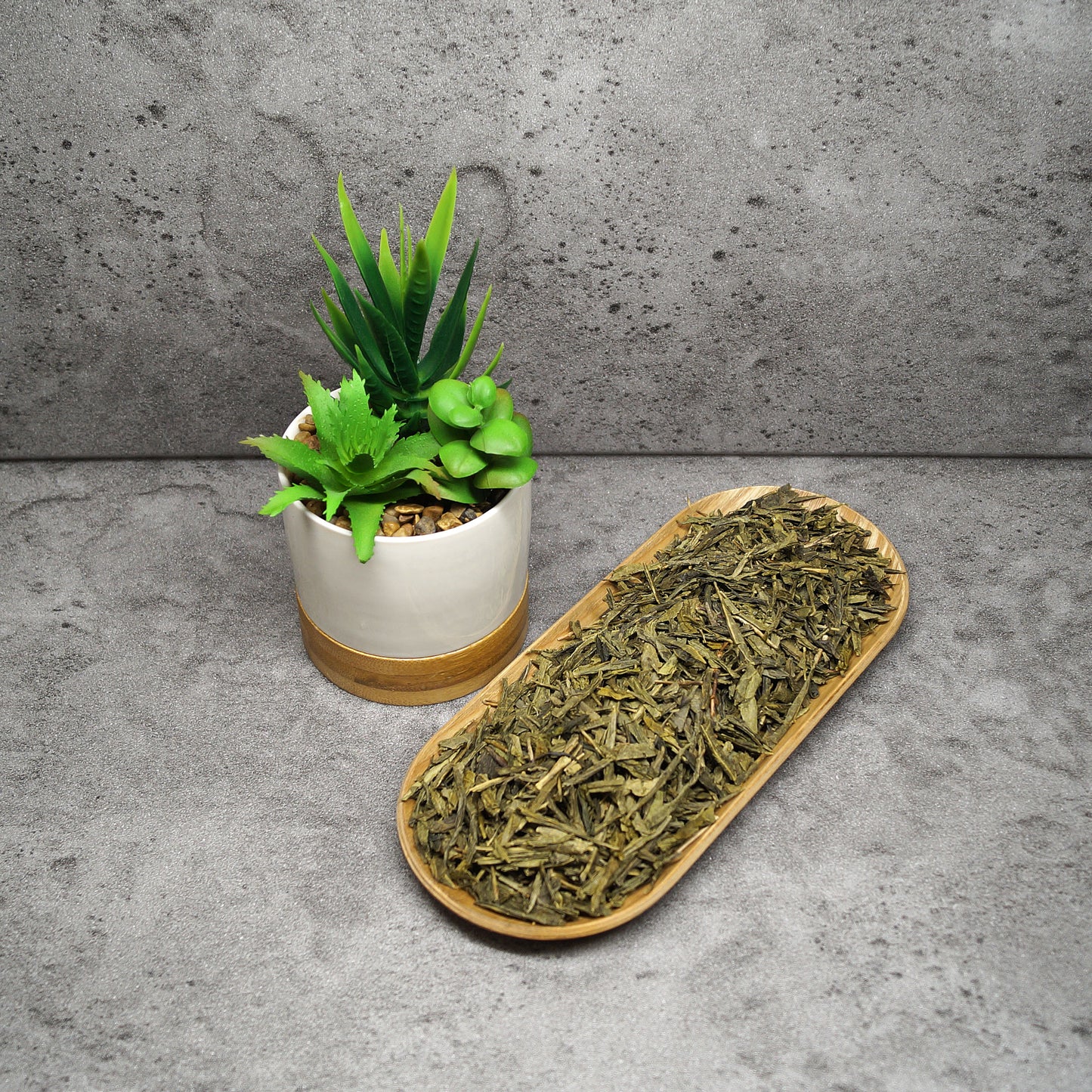 Bancha, a Chinese green tea, consists of loose leaves that are large and flat