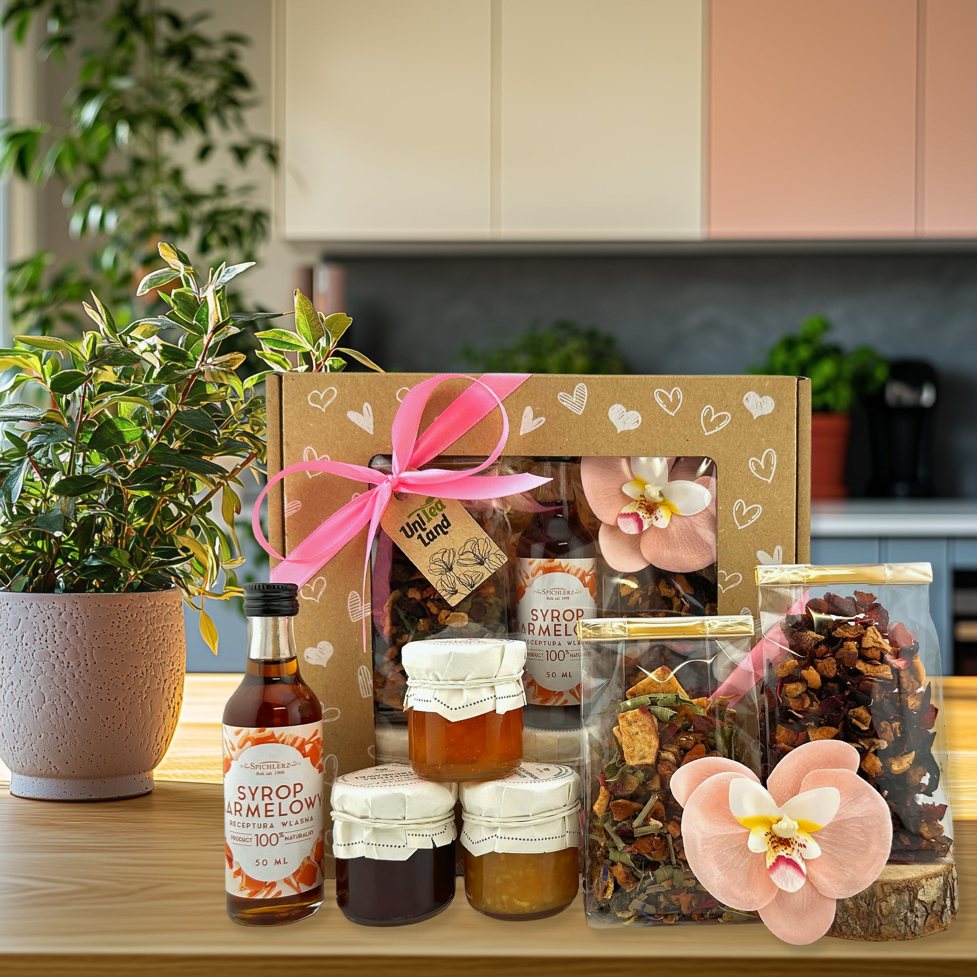 Original gift basket for women – luxury tea box with romantic treats