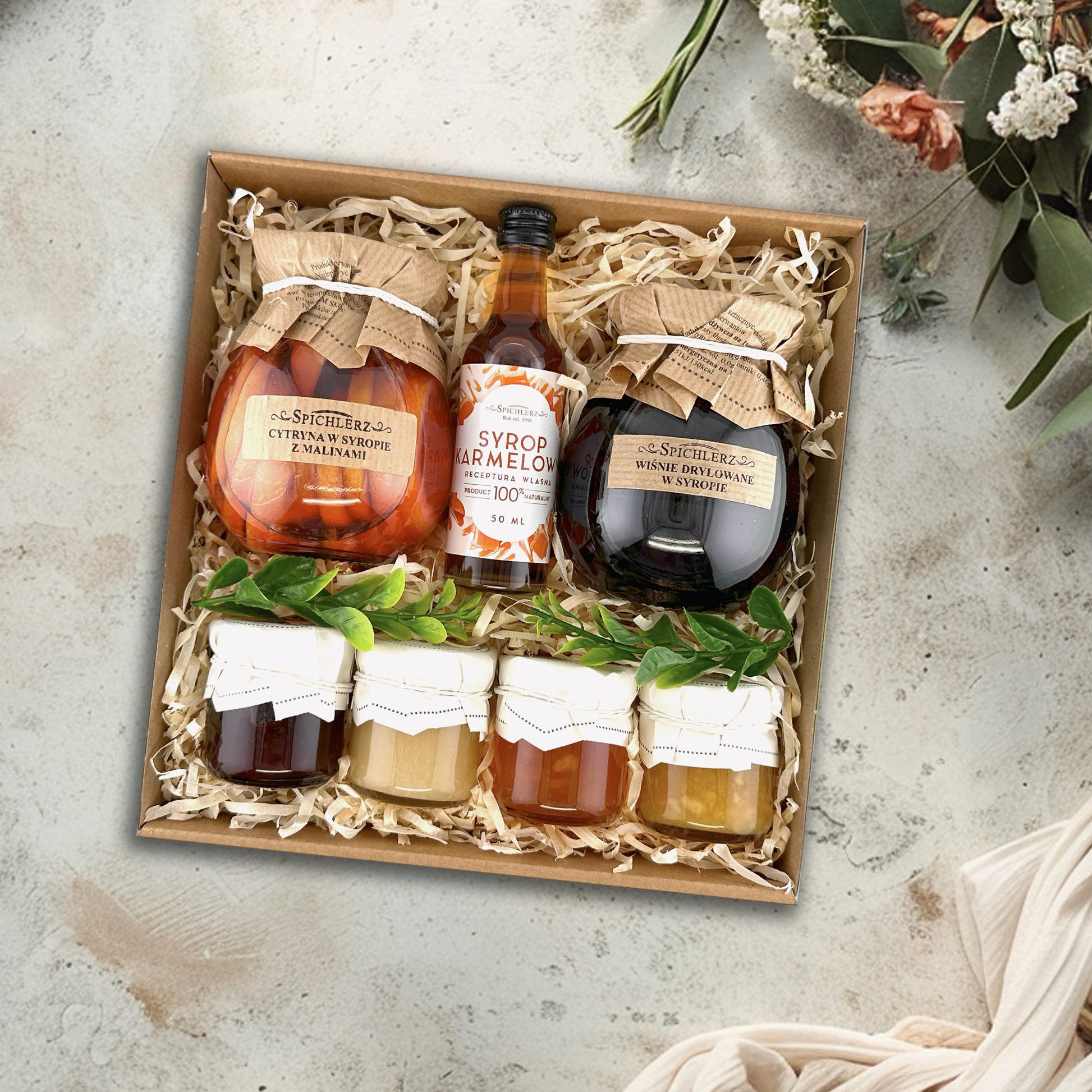 Tea and honey gift set in elegant basket – thoughtful present for tea enthusiasts