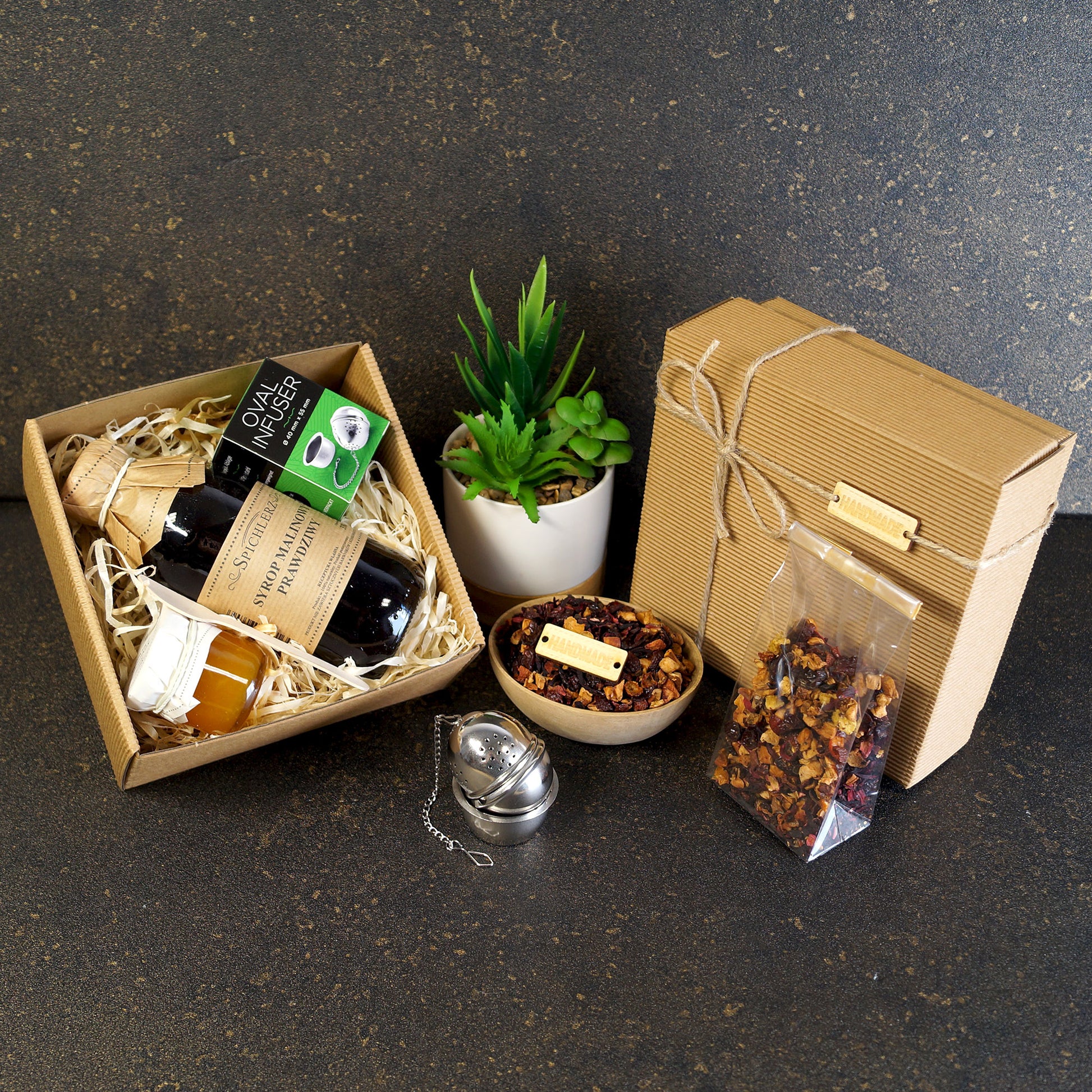 Premium tea box with loose leaf tea, sweets and ceramic teapot – ideal tea gift basket for any occasion